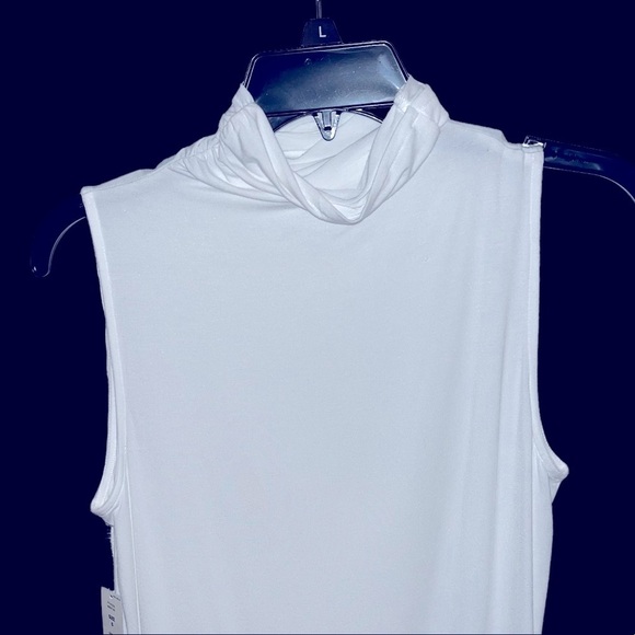 ❤️NWT Investments Essential White Top Size Small - Picture 3 of 8